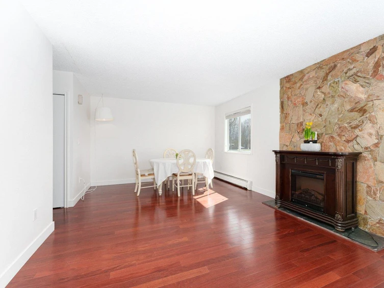 310-809 W 16th Street, North Vancouver, BC, V7P 1R2 - 2