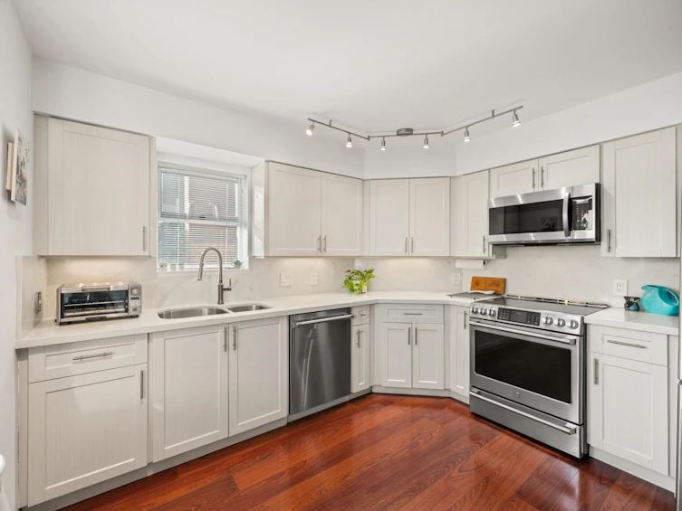 101-12 K De K Court, New Westminster, BC, V3M 6C5 - 13