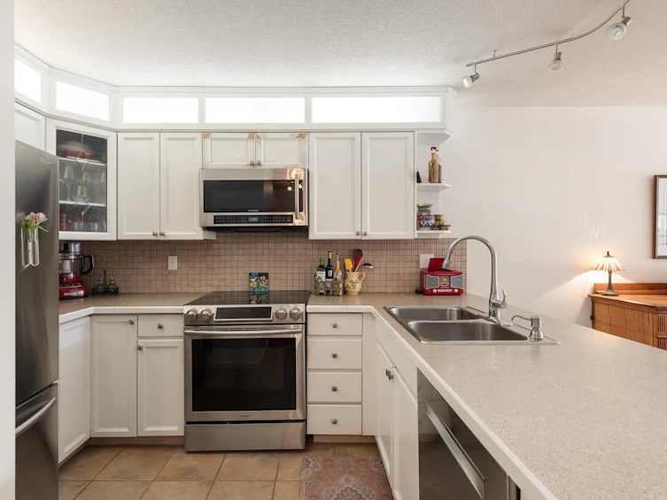 303-74 Richmond Street, New Westminster, BC, V3L 5T1 - 5