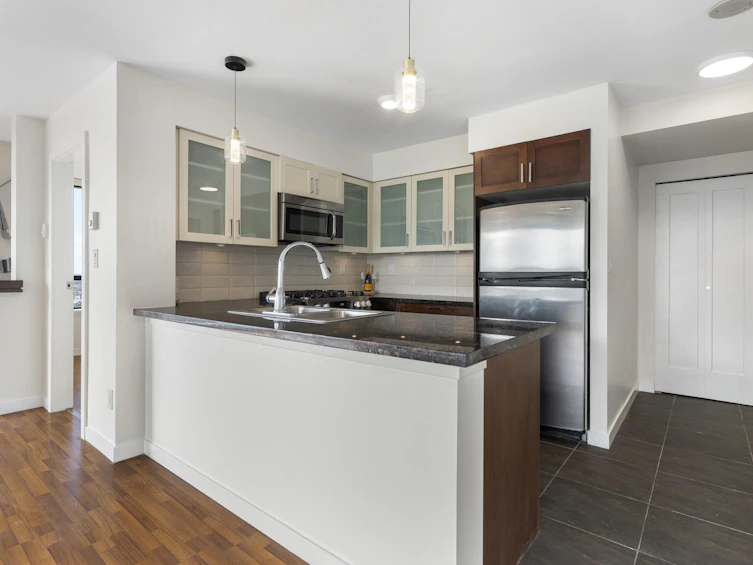 1903-1 Renaissance Square, New Westminster, BC, V3M 0B6 - 3