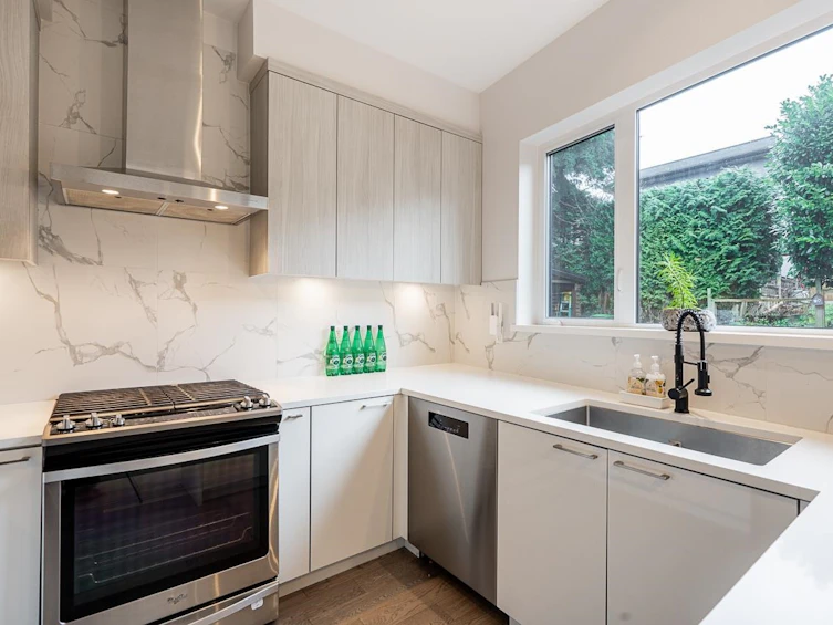 2828 Wall Street, Vancouver, BC, V5K 1B2 - 7