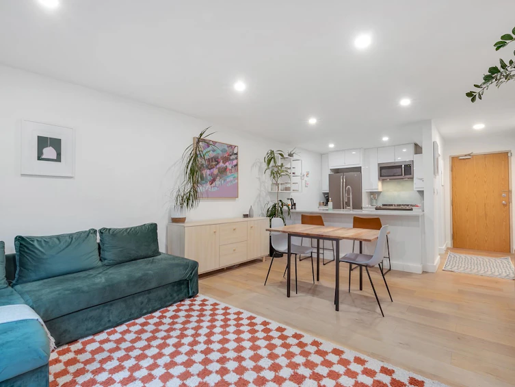 308-1060 E Broadway, Vancouver, BC, V5T 4N7 - 4