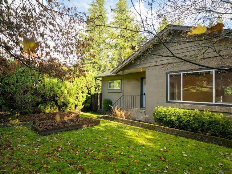 1858 Deep Cove Road, North Vancouver, BC, V7G 1S6 - 2