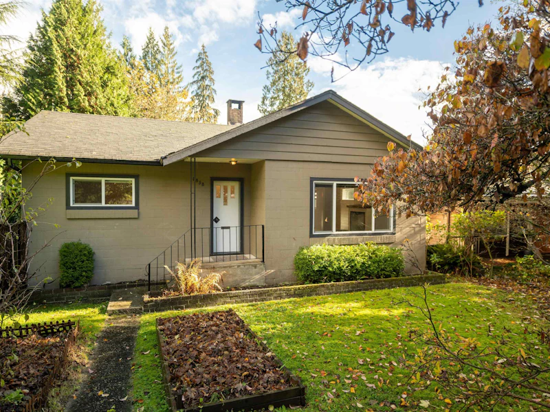 1858 Deep Cove Road, North Vancouver BC V7G 1S6