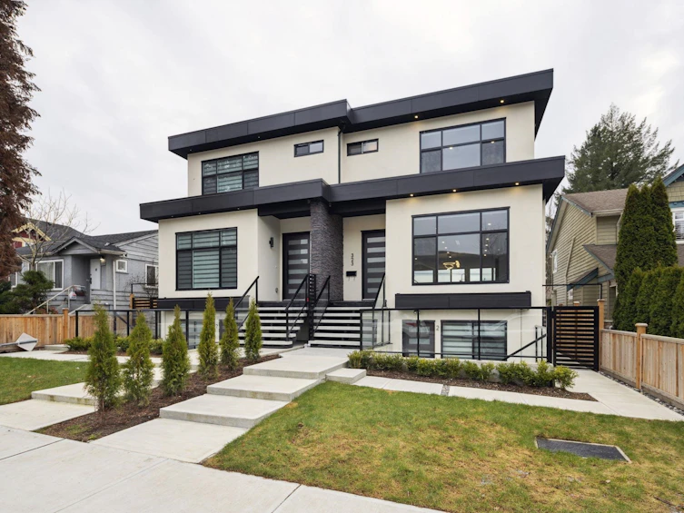 325 E 17th Street, North Vancouver, BC, V7L 2W1 - 2