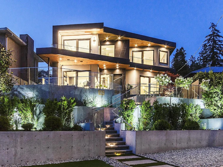 1029 Esplanade Avenue, West Vancouver, BC, V7T 1G2 - 2