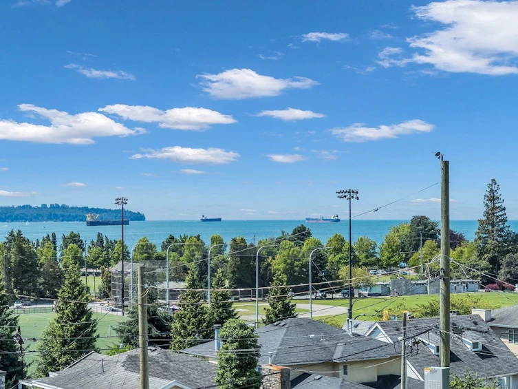 1029 Esplanade Avenue, West Vancouver, BC, V7T 1G2 - 3