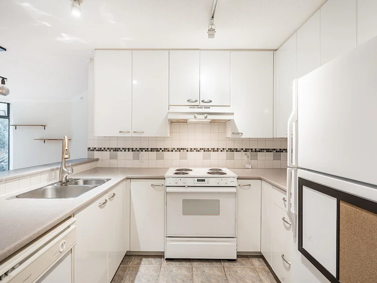205-4505 Hazel Street, Burnaby, BC, V5H 4T1 - 13