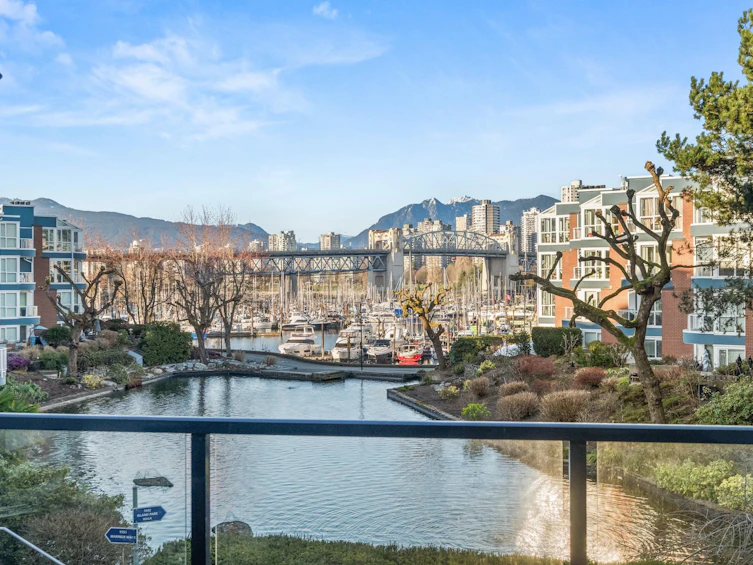 207-1515 W 2nd Avenue, Vancouver, BC, V6J 5C5 - 2