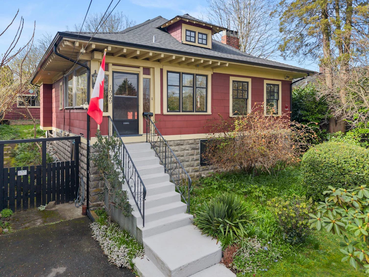 1929 Eighth Avenue, New Westminster, BC, V3M 2T2