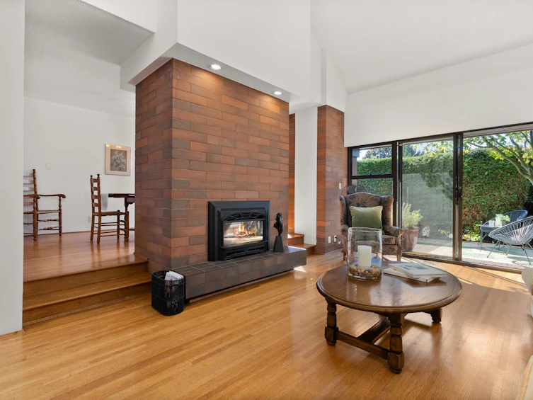 328 Wethersfield Drive, Vancouver, BC, V5X 4N1 - 2