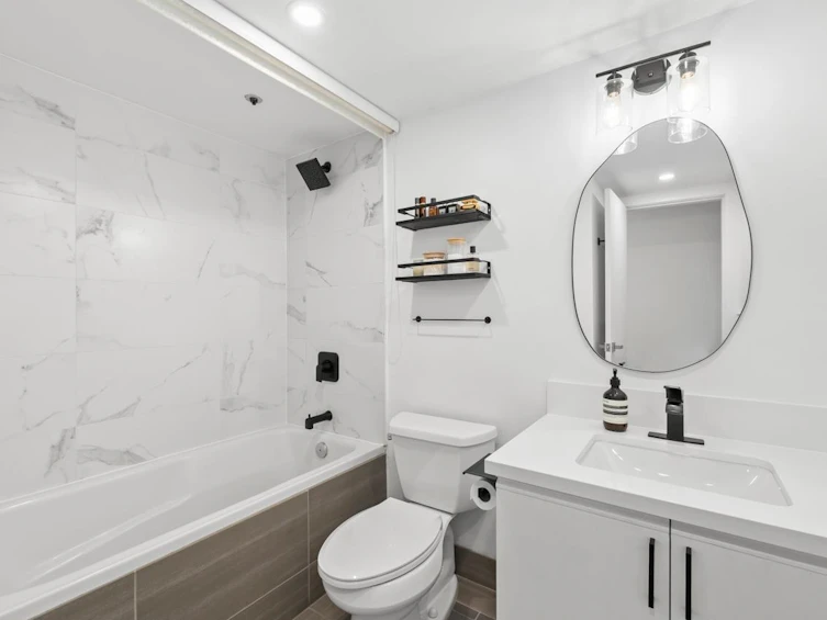 101-3505 W Broadway, Vancouver, BC, V6R 2B5 - 13