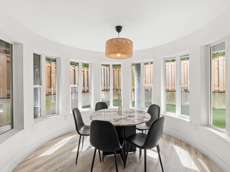 101 - 3505 W Broadway Avenue, Vancouver BC V6R 2B5