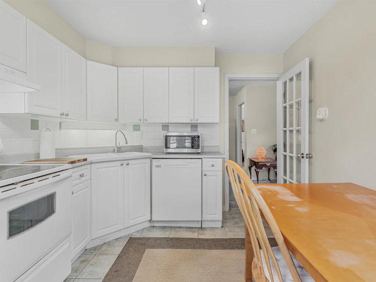 211-7117 Antrim Avenue, Burnaby, BC, V5J 5K1 - 10