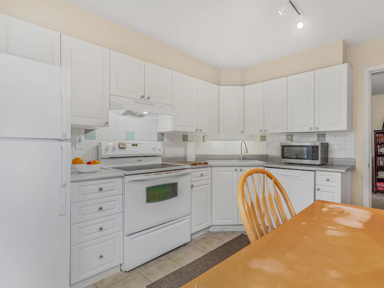211-7117 Antrim Avenue, Burnaby, BC, V5J 5K1 - 11