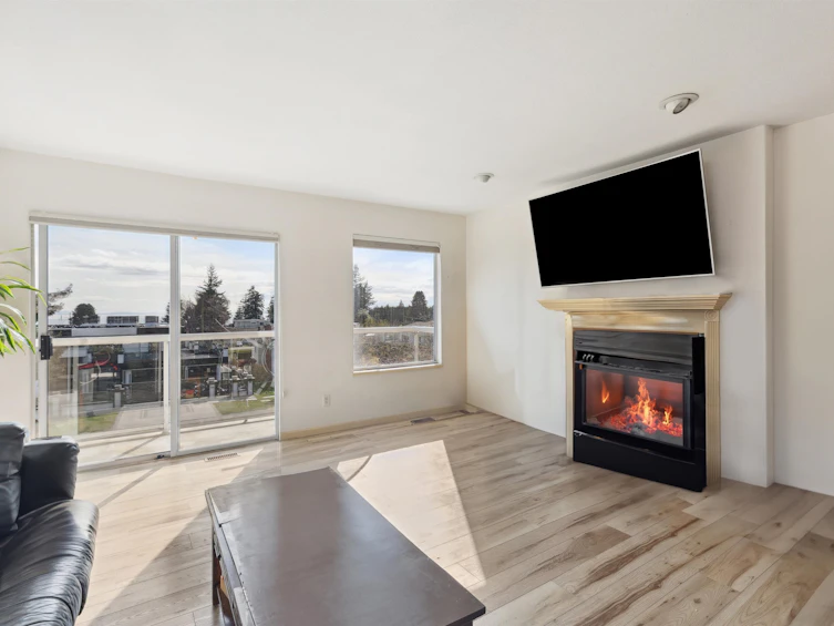15459 Semiahmoo Avenue, Surrey, BC, V4B 1T7 - 2