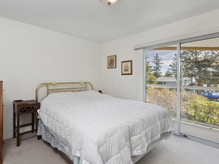 15459 Semiahmoo Avenue, Surrey, BC, V4B 1T7 - 12