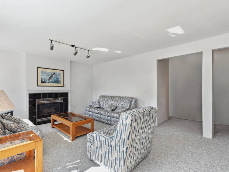 15459 Semiahmoo Avenue, Surrey, BC, V4B 1T7 - 11