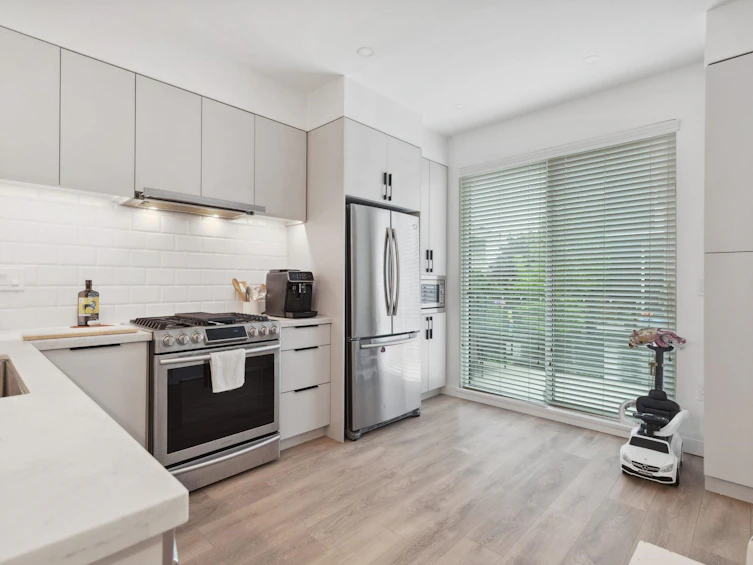 601-3021 St George Street, Port Moody, BC, V3H 0K3 - 2