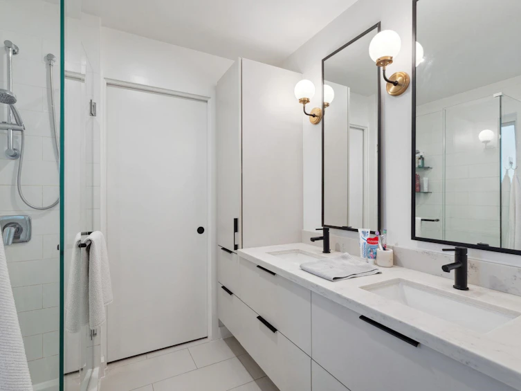 601-3021 St George Street, Port Moody, BC, V3H 0K3 - 3