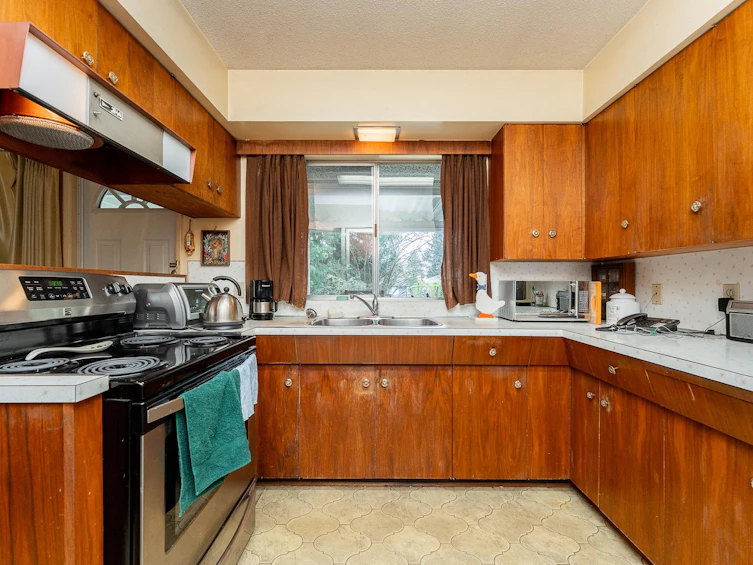 1128 Foster Avenue, Coquitlam, BC, V3J 2M7 - 10