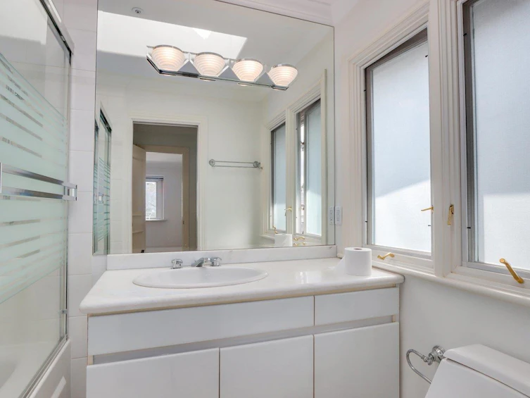 1443 W 56th Avenue, Vancouver, BC, V6P 1R6 - 21