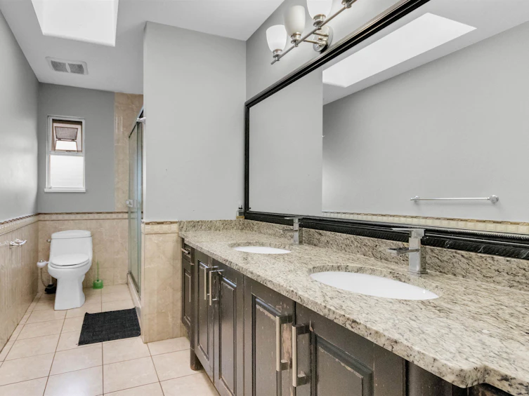 12526 75a Avenue, Surrey, BC, V3W 0M3 - 12