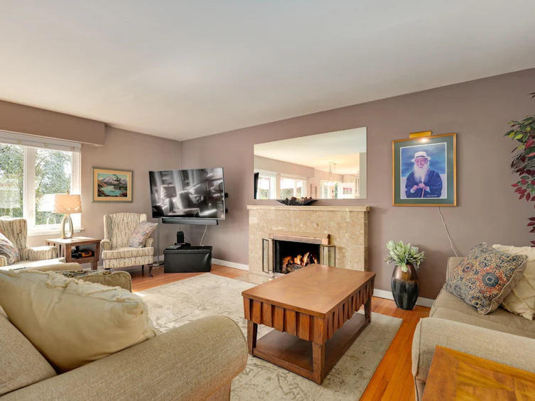 1263 Cloverley Street, North Vancouver, BC, V7L 1N7 - 2