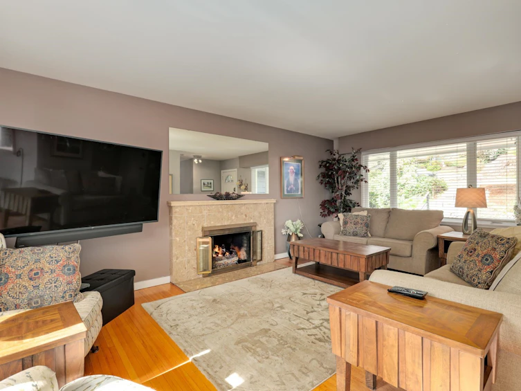 1263 Cloverley Street, North Vancouver, BC, V7L 1N7 - 3