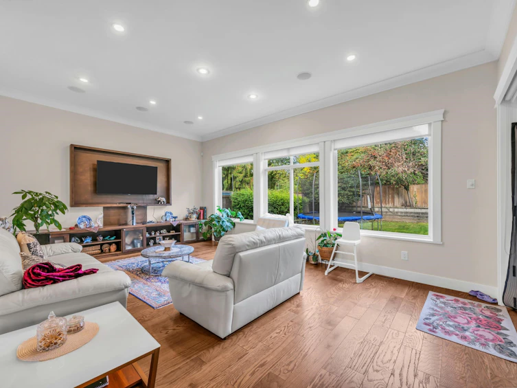 484 W Queens Road, North Vancouver, BC, V7N 2K7 - 2