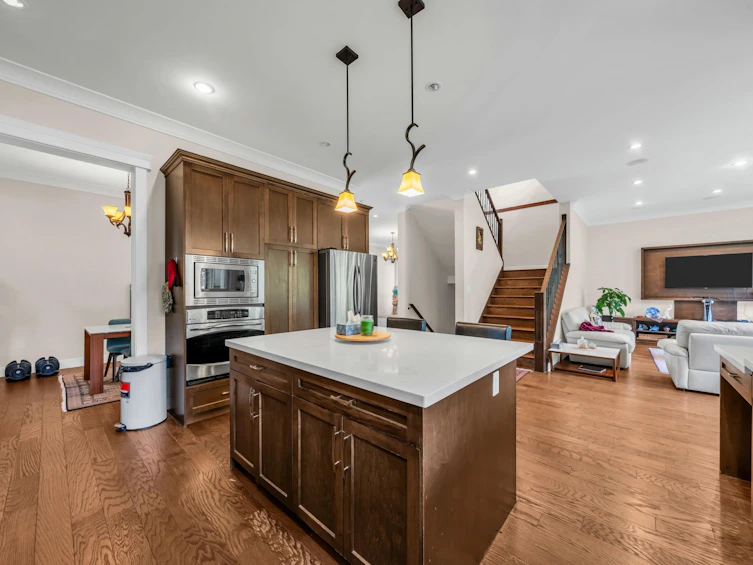 484 W Queens Road, North Vancouver, BC, V7N 2K7 - 5