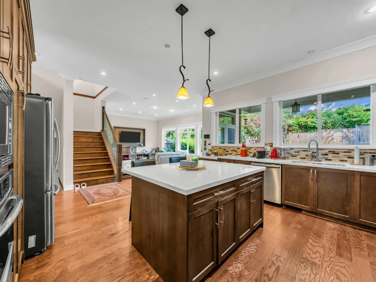 484 W Queens Road, North Vancouver, BC, V7N 2K7 - 4