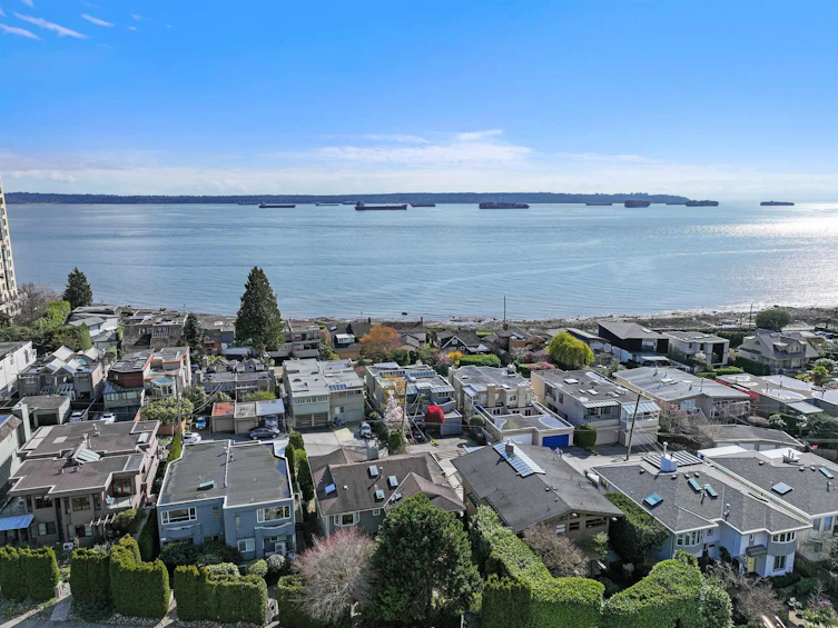 2324 Marine Drive, West Vancouver, BC, V7V 1K8 - 2