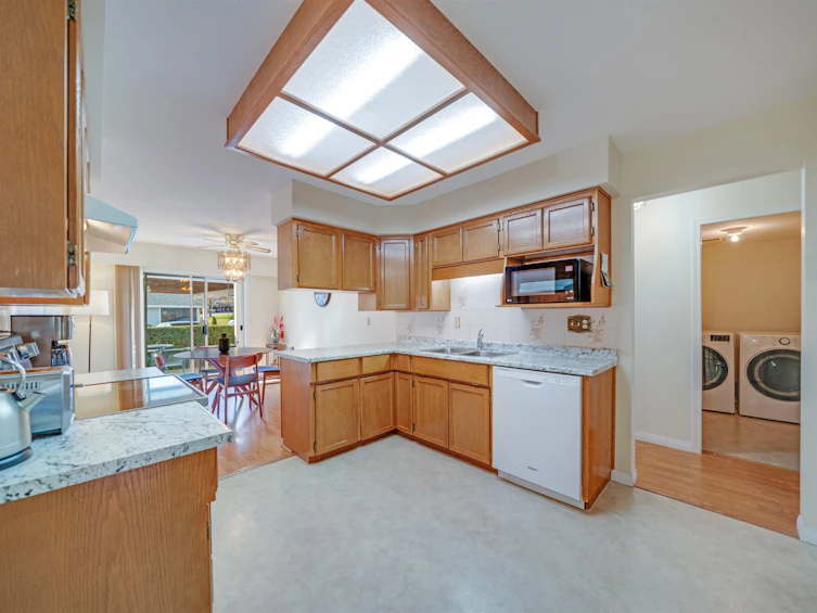 253-32691 Garibaldi Drive, Abbotsford, BC, V2T 5T7 - 12