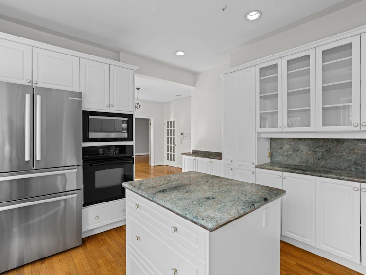 2588 W 34th Avenue, Vancouver, BC, V6N 2J2 - 8