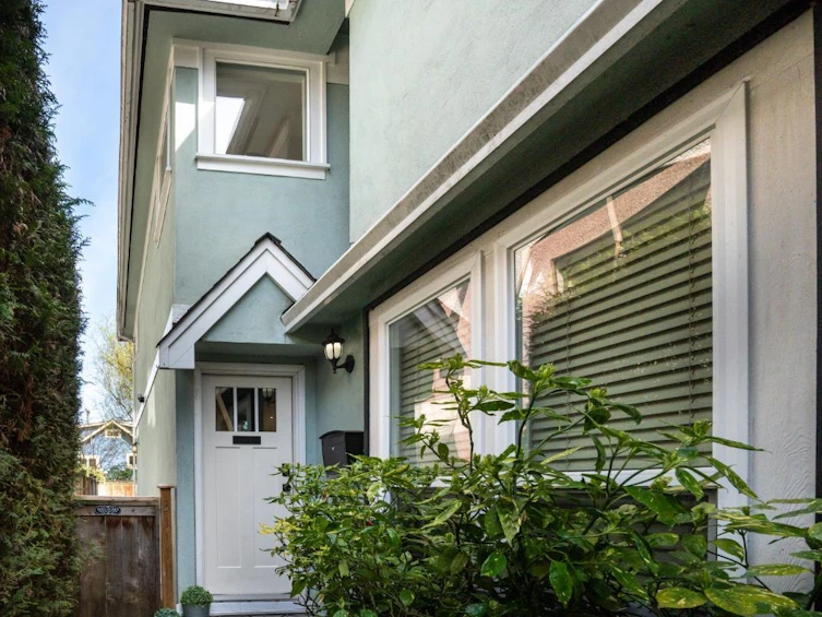 3111 W 6th Avenue, Vancouver, BC, V6K 1X5 - 3