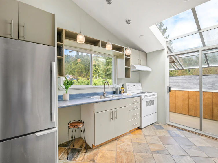 1979 Eastleigh Lane, North Vancouver, BC, V7G 1W1 - 16