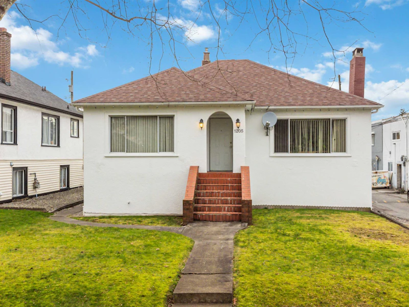 1205 London Street, New Westminster BC V3M 3C2