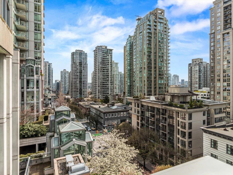803-565 Smithe Street, Vancouver, BC, V6B 0E4 - 3