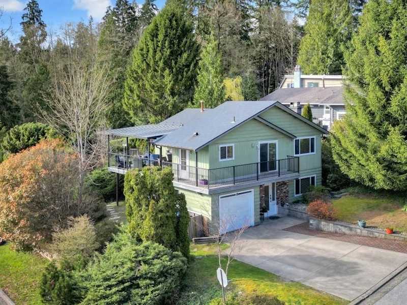 1 Mcnair Bay, Port Moody BC V3H 3N8