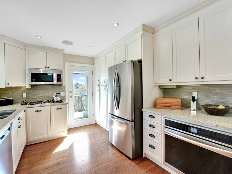 1 Mcnair Bay, Port Moody, BC, V3H 3N8 - 5