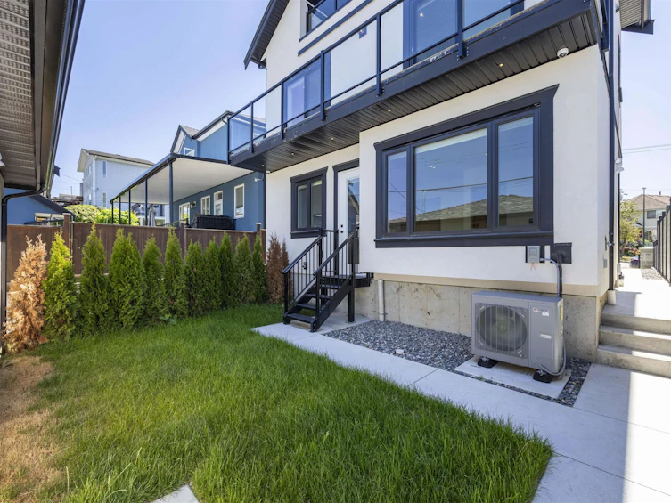 3225 E 29th Avenue, Vancouver, BC, V5R 1W4 - 29