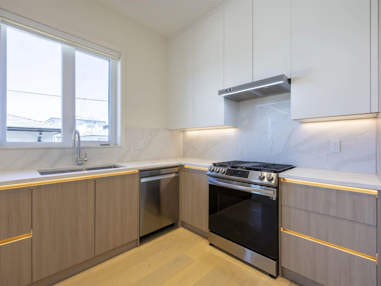 3225 E 29th Avenue, Vancouver, BC, V5R 1W4 - 10