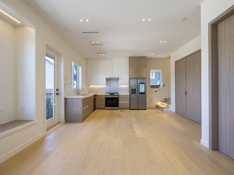 3225 E 29th Avenue, Vancouver, BC, V5R 1W4 - 5