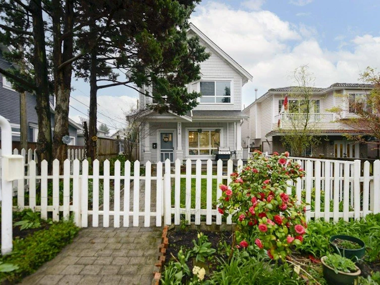 2078 Charles Street, Vancouver, BC, V5L 2T9 - 2