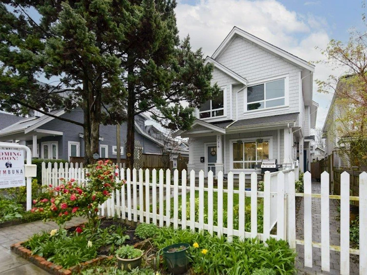 2078 Charles Street, Vancouver, BC, V5L 2T9