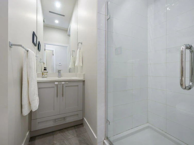 2078 Charles Street, Vancouver, BC, V5L 2T9 - 20