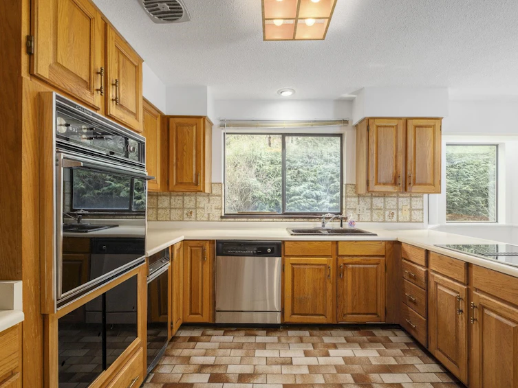 5563 Staghorn Place, North Vancouver, BC, V7R 4S5 - 6