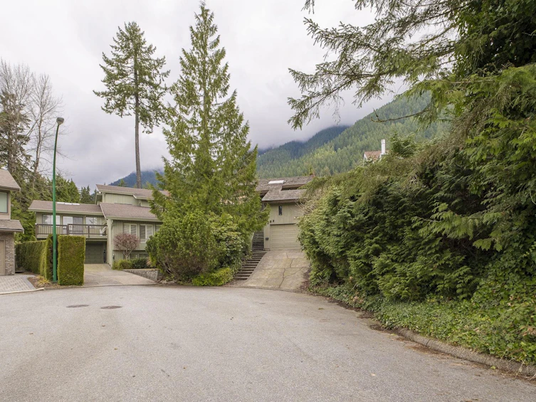 5563 Staghorn Place, North Vancouver, BC, V7R 4S5 - 35