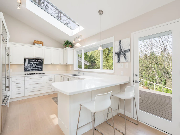 5437 Keith Road, West Vancouver, BC, V7W 2N3 - 5